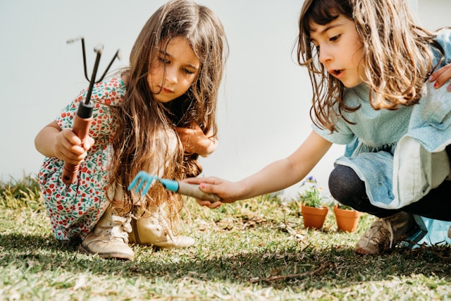 Tuinieren met kinderen is leuk en leerzaam