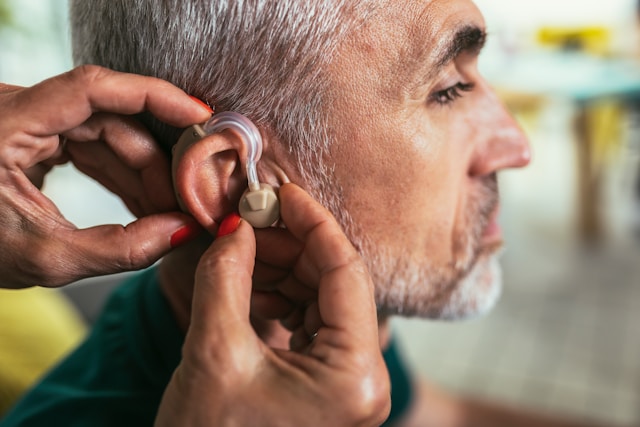 Waarom is het zo belangrijk om tijdig je gehoor te laten testen